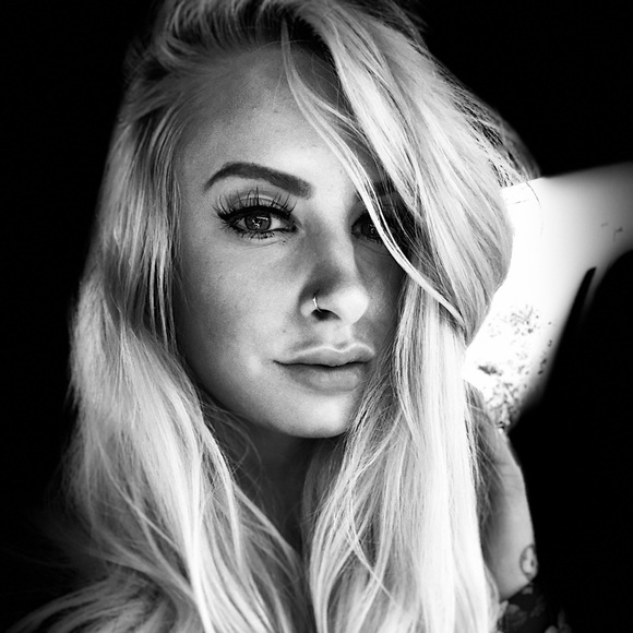 Meet your Posher, Karen - Picture 2 of 3